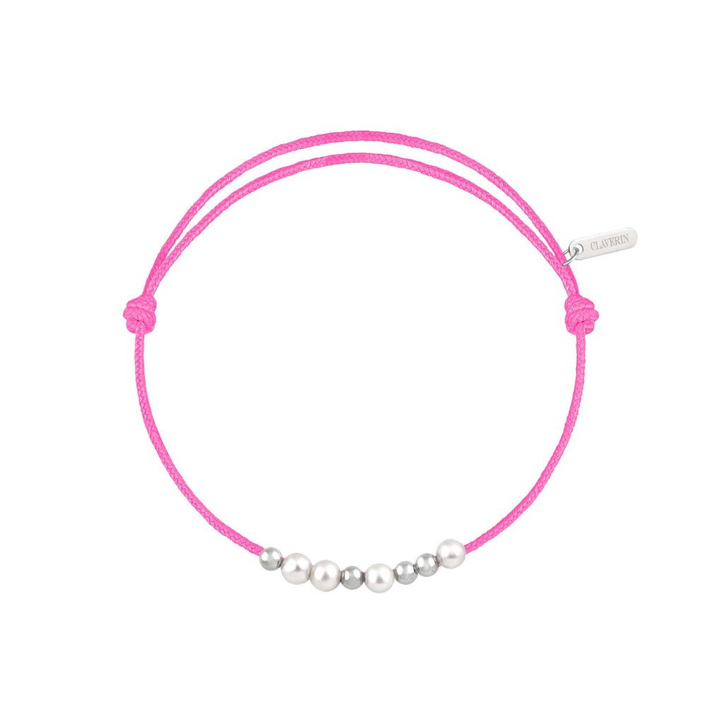 8 little treasures perles blanches cordon rose fuchsia