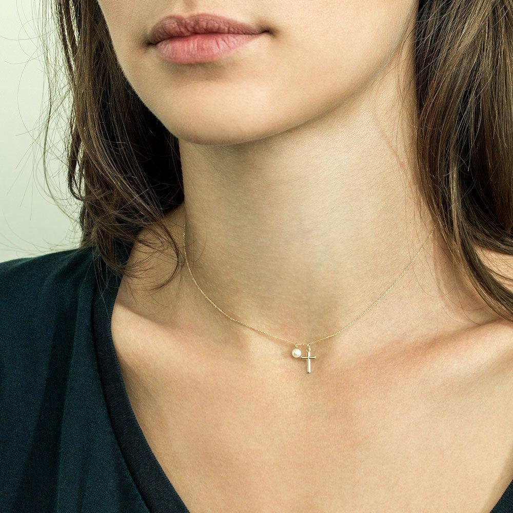 Cross charm or jaune perle blanche