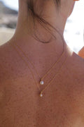 Collier Charms or jaune, perle blanche 7mm, perle rose 5mm