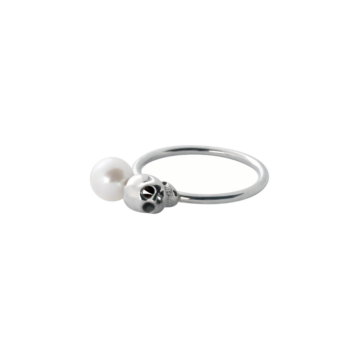 Bague Claverin en or blanc 18 carats ornée d'une perle blanche et d'un motif tête de mort de la collection Kiss