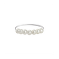 Bague Claverin Fresh Princess en or blanc 18 carats ornée de sept perles de culture blanches alignées
