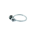 Bague Claverin en or blanc 18 carats avec perle noire de Tahiti et motif tête de mort de la collection Kiss