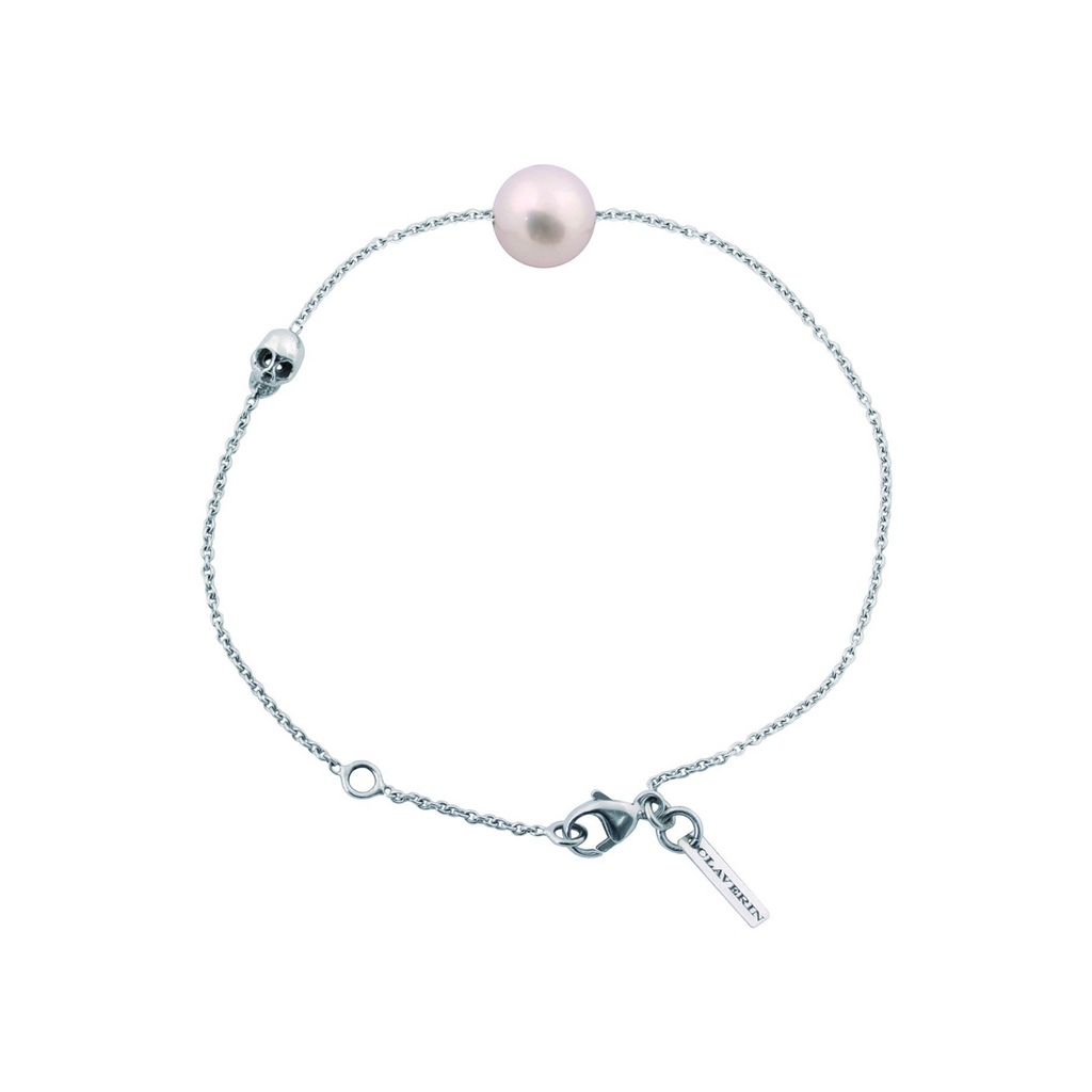 Bracelet Claverin en or blanc 18 carats avec une perle blanche et un motif tête de mort délicat