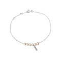 Bracelet Claverin en or blanc avec six perles de culture blanches sur une fine chaîne ajustable