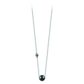 Collier Claverin en or blanc 18 carats avec perle noire de Tahiti et pendentif tête de mort de la collection Kiss