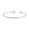 Bracelet jonc souple Claverin en or blanc 18 carats avec deux perles blanches 7/8 mm aux extrémités