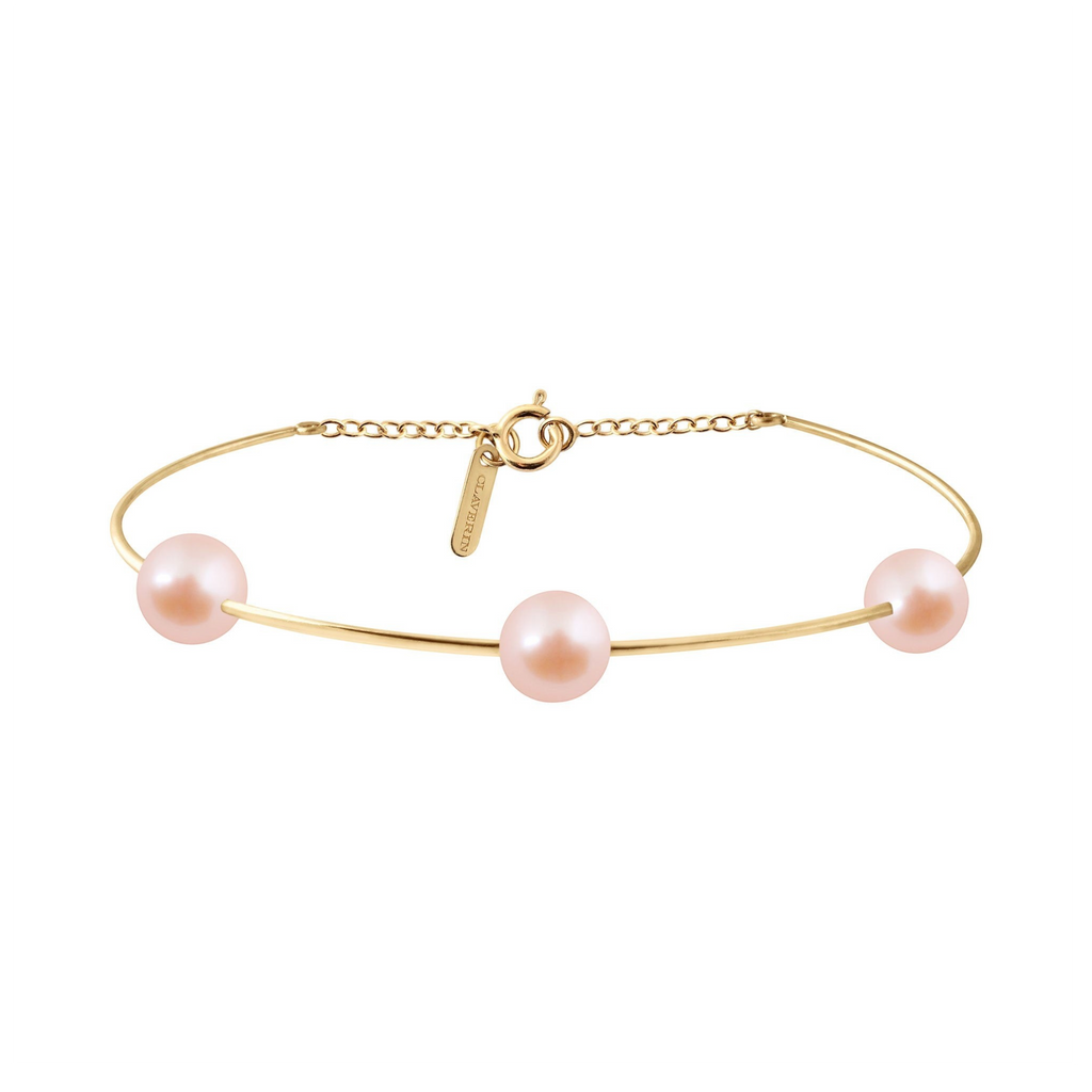 Bracelet jonc Claverin en or jaune 18 carats orné de trois perles roses, ajustable avec fermoir et chaînette.
